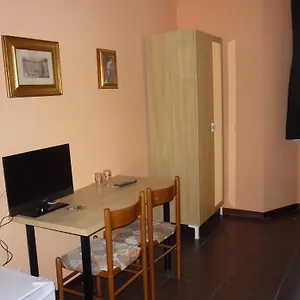  Konukevi Andronaco İtalya